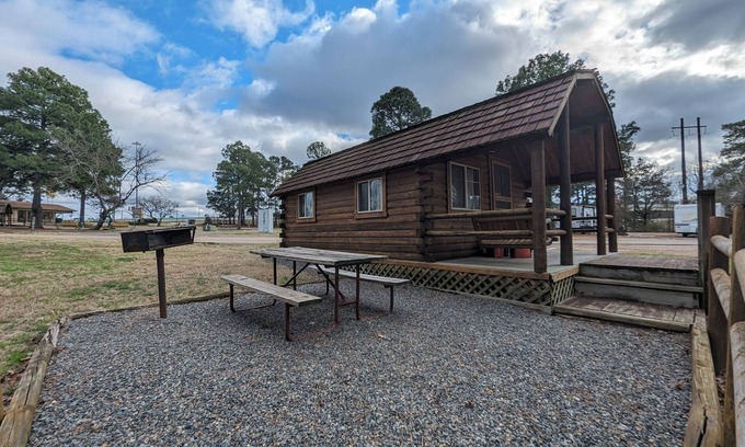 Texarkana Cabin | Texarkana KOA