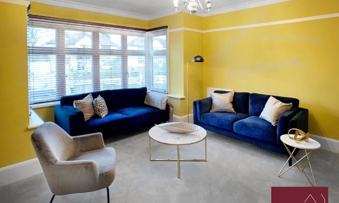 Thames Ditton Apartment | Thames Ditton, 4 Bedroom Detached House