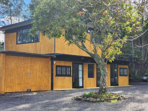 Thames House | Thames River Valley Studio Retreat 1