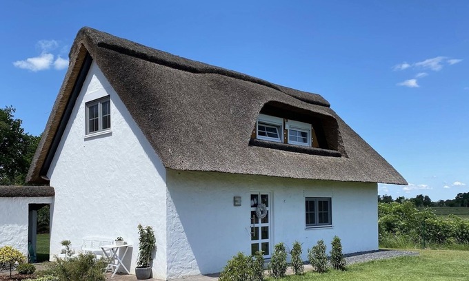 Worpswede House | Thatched cottage with sauna (incl.), terrace, garden in Worpswede