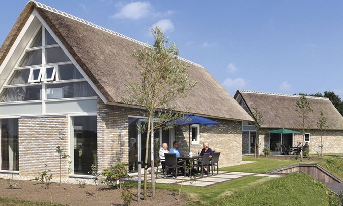 Tynaarlo House | Thatched luxurious villa with two bathrooms, in nature