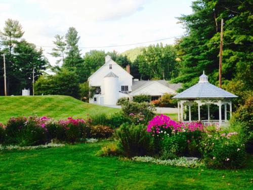 Williamstown Hotel | The 1896 House Country Inn - Brookside & Pondside