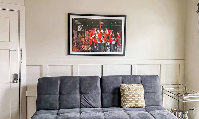 Burns Park Apartment | The 4M Favorite House Stunning & Spotless 2-Bed Apt