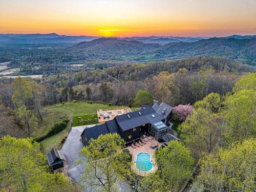 Fletcher House | The Albatross Estate & Golf Links