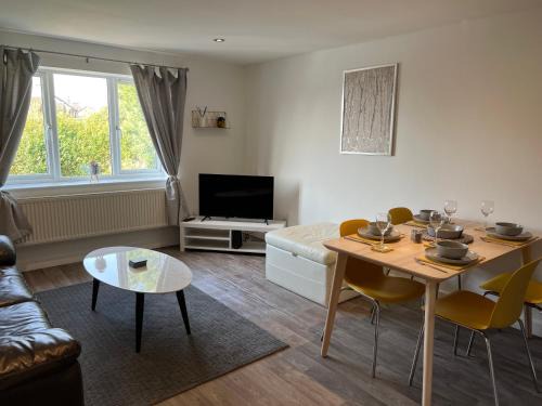 Ibstock Apartment | The Aldridge 2 Bedroom Apartment with FREE Parking