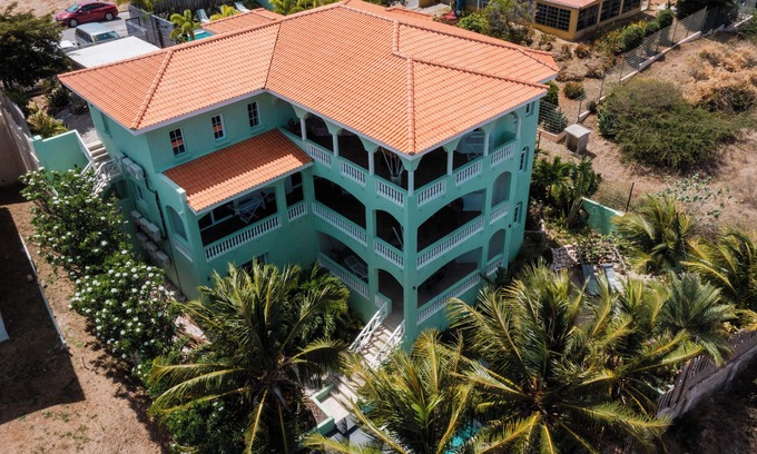 Willemstad Villa | The Ambassador 9 Bedroom Villa