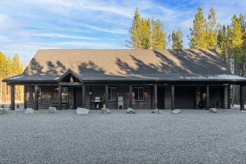 Valemount House | The Antler Ridge Cabin