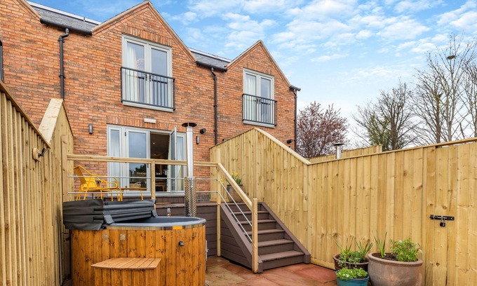 Pershore House | The Apple Tree - Pershore