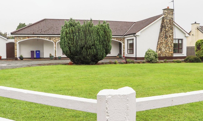 Adamstown Cottage | THE ARCHES, family friendly in Adamstown, County Wexford