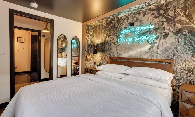 Newport House | The Armstrong @ The Louie Boutique Motel, Walk to Everything! Dog Friendly!