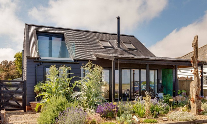 Herne Bay House | THE ARTISTS HOUSE BY THE SEA, pet friendly in Herne Bay