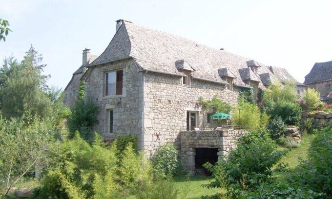 Florentin-la-Capelle House | The Aubrac Fountain and Puy d'aubrac