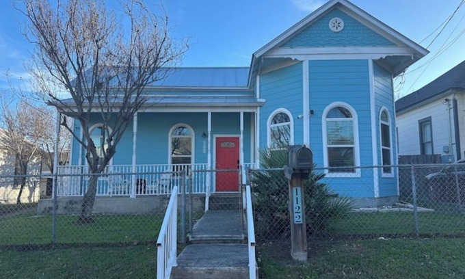 Government Hill House | The Azure Charm — Amazing 3BR 2BA Home by the Pearl District & Fort Sam Houston