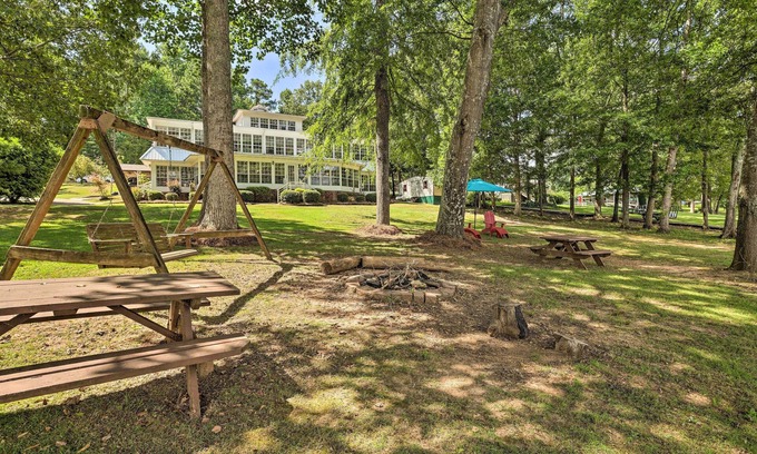 Stemley House | 'The B Haus' Lakefront Retreat w/Boat Ramp!