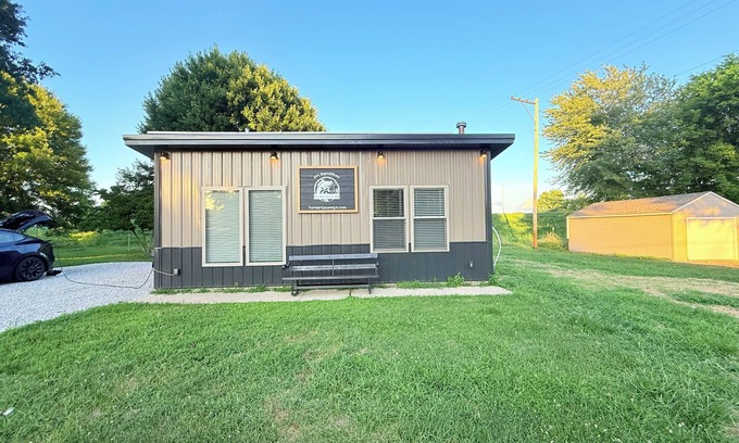 Keyesport Cabin | The Bait Shop Cabin off Carlyle Lake