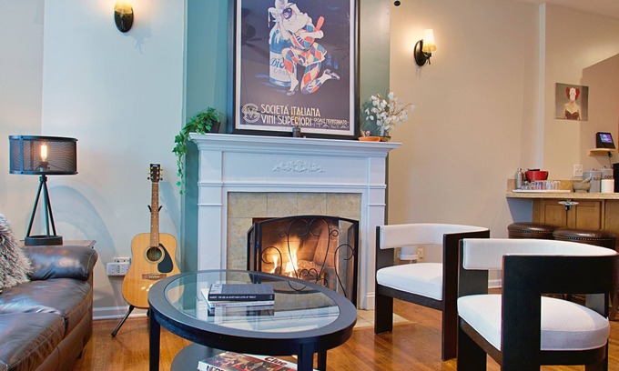 Near West Side House | The Banksy-King Bed-Firepit-Rooftop-United Center