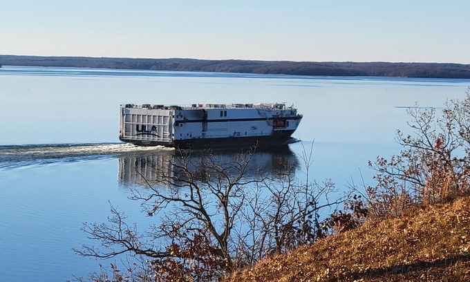 Dover Villa | The Barge Inn has amazing views of beautiful Kentucky Lake.