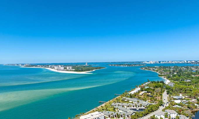Siesta Key Village House | The Beachy Keen | Pet Friendly, Located in Siesta Key Village, Steps to Siesta Key Beach!