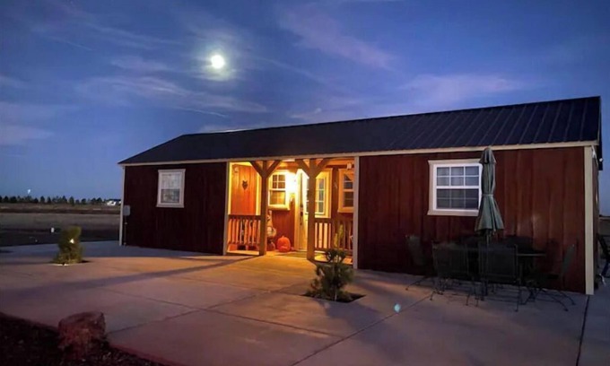 Seneca Cabin | The Bear’s Den. 1 bedroom 1 bathroom. Sleeps 4
