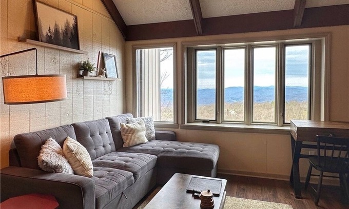 Beech Mountain Condo | The Beech Club - Breathtaking Views! Pet Friendly!