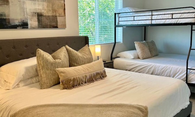 People's Freeway Apartment | The Beehive Getaway in SLC