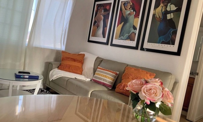 South Gate House | ☆The Best☆ AC/WiFi/Free Parking/Bikes/Netflix