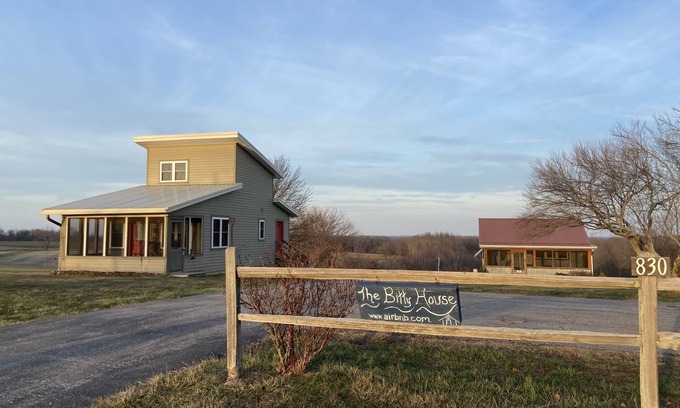 Alto Pass House | The Bitty House One, next to a winery!