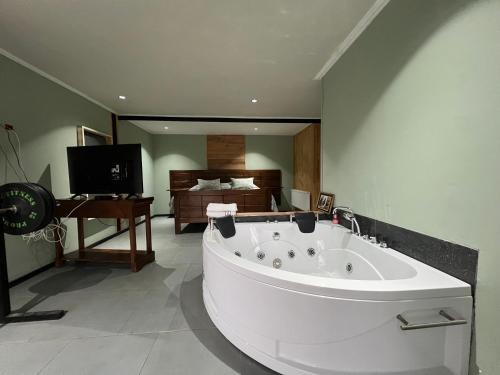 Pinto Apartment | The Black House