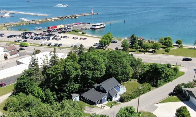 St Ignace House | The Blue Bliss- Lake Huron Views