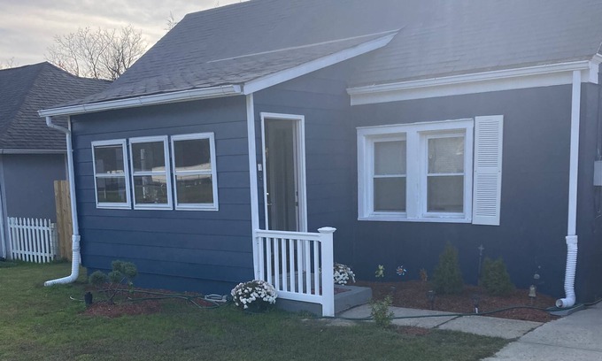 Bridgeton House | The blue county house