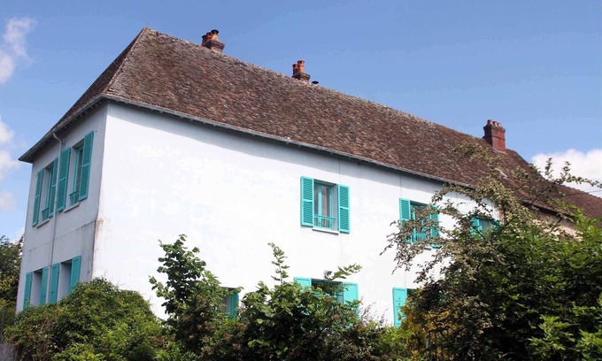 Giverny House | The Blue House of Claude Monet in Giverny, charming house