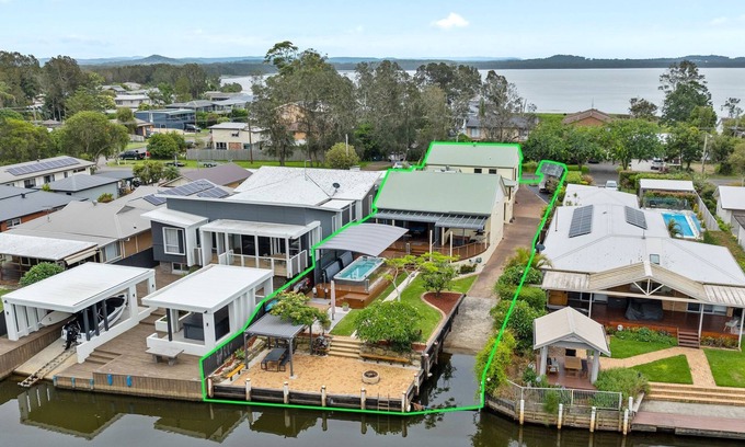 Central Coast House | The Boathouse – Pool & Private Slip