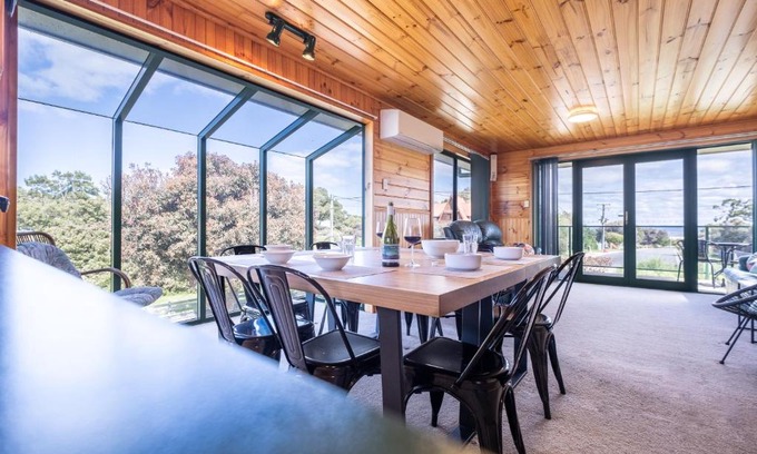 Coles Bay House | The Boathouse - Freycinet Holiday Houses