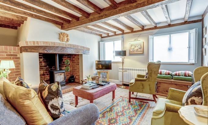 Nuneham Courtenay Cottage | The Bolthole | Oxfordshire Holiday Let | 2 Beds & Sleeps 3