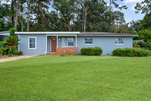 Chapel Ridge House | The Bowden - Renovated 4-Bedroom