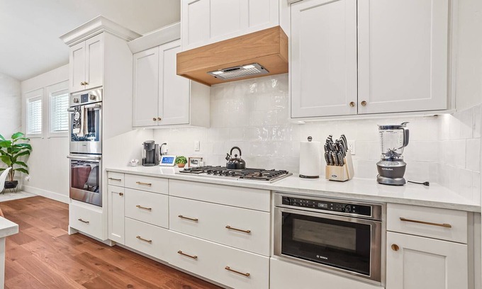 Meridian House | The Brick Bungalow | Private 4 Bedroom Home