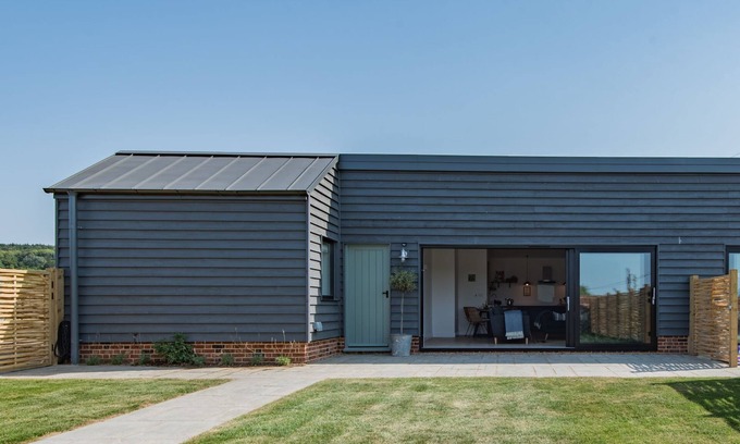 Ashford Cottage | The Bull Pen by Bloom Stays - a holiday let that sleeps 4 guests in 2 bedrooms