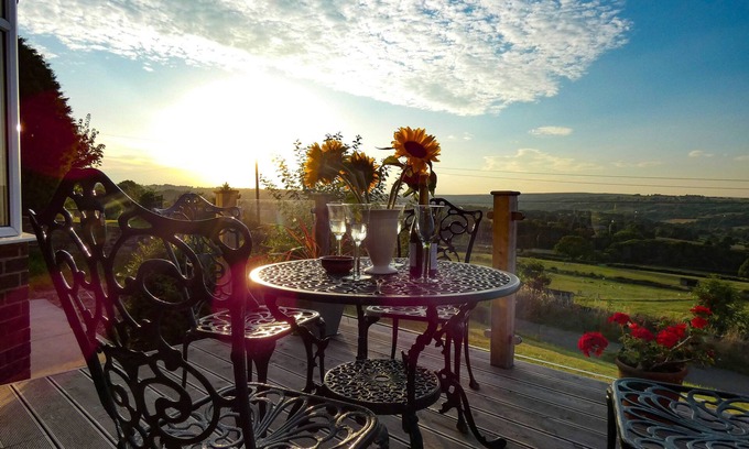 Dronfield Cottage | THE BUNGALOW@BARLOW, pet friendly, with open fire in Chesterfield