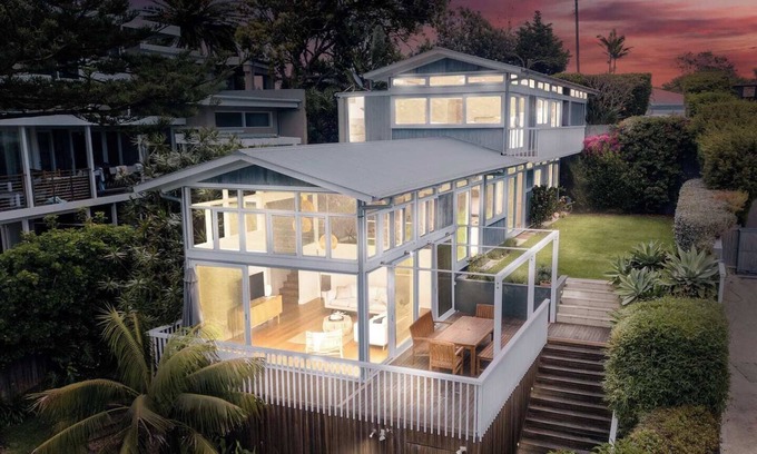Newport House | 'The Bungan' - Absolute Beachfront, Direct Beach Access to Bungan Beach, Newport