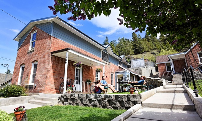 Helena House | The Bunkhouse Helena