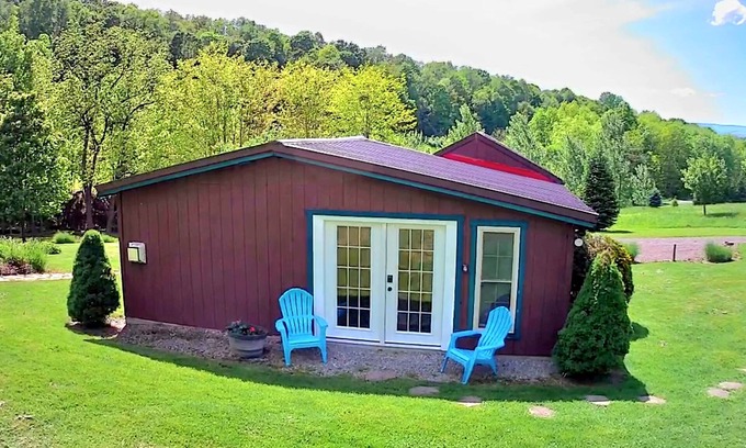 Confluence House | The Byre Bungalow-Country Getaway, close to Yough, Fallingwater w/Hot Tub!