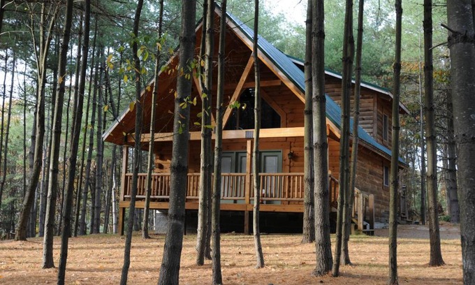 Blue Jay House | The Cabins at Pine Haven - Beckley