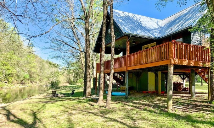 Boswell Cabin | The Camphouse ~ ON Livingston Creek