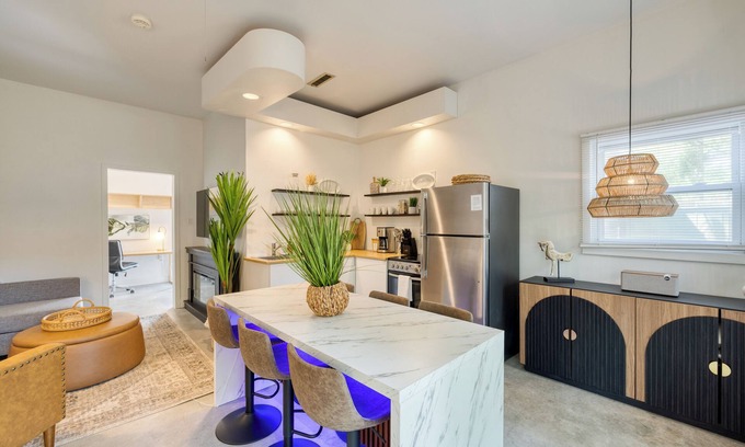 Old Village House | The Cannon Cottage by AvantStay | Old Mt. Pleasant Gem Near Sullivan’s Island