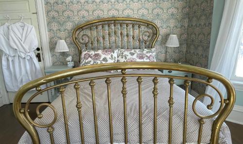 Midland Bed & Breakfast | The Captain's House heritage bed & breakfast