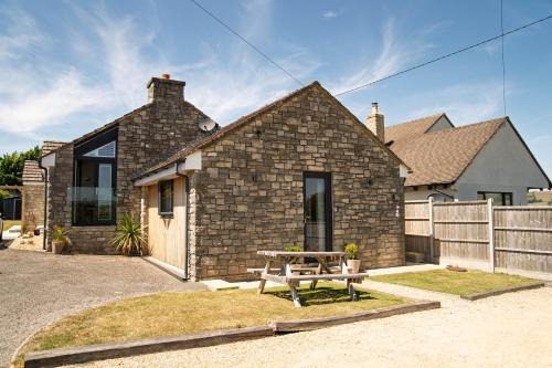 Puncknowle Apartment | The Captain's Retreat, Quiet 1 Bed Dog Friendly