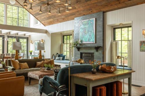 Carlton House | The Carly Fern Lodge