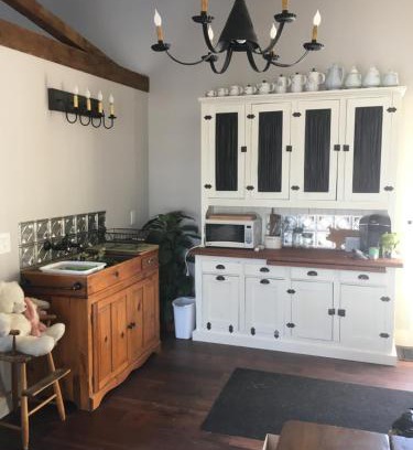 Paris Apartment | The Carriage House Flat - Downtown Paris Canada
