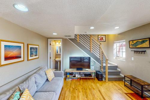 Sloan Lake Apartment | The Carriage House