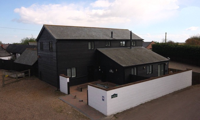 Brightlingsea Cottage | The Cart Lodge at Lee Wick Farm Cottages